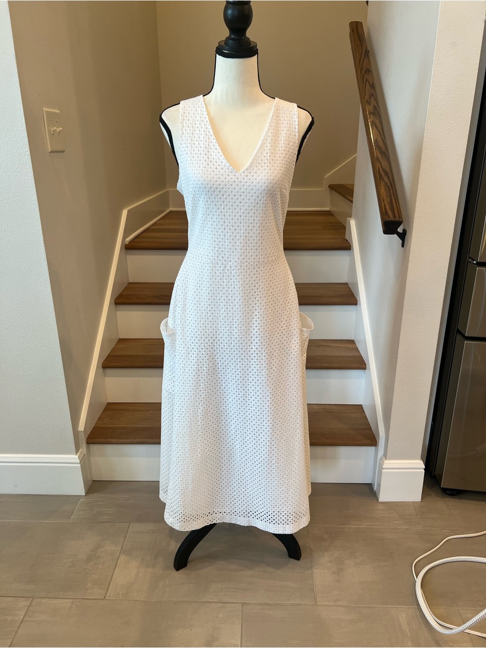 Banana Republic White Eyelet V-Neck Midi Dress with Pockets - Picture 3 of 8